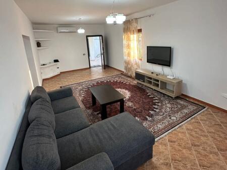  QERA Apartament 2+1 Me Parking  Kombinat Rruga "Fejzi Hoxha"     Shtepi Private   I Mobiluar   Kuzhine Me Vete    Cmimi 350 Euro