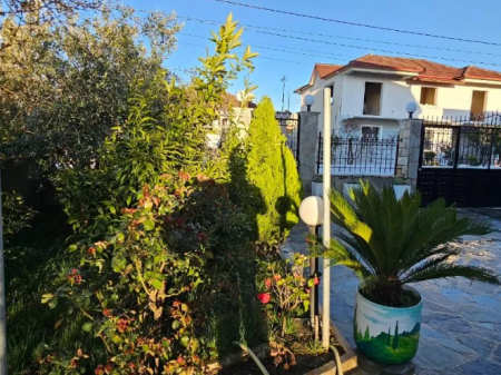 AFFITTASI VILLA SU TRE PIANI A XHAVZOTAJ DURRES