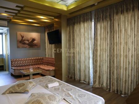 VENDESI HOTEL SUPER INVESTITO