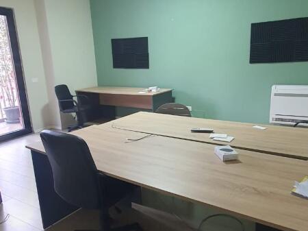  Ufficio 2+1+2 in Affitto – Garden Building, Tirana