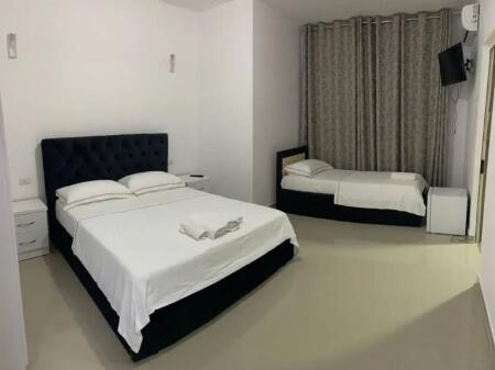 AFFITTASI HOTEL RISTORANTE BEACH BAR + SEDIE A SDRAIO GOLEM DURRES