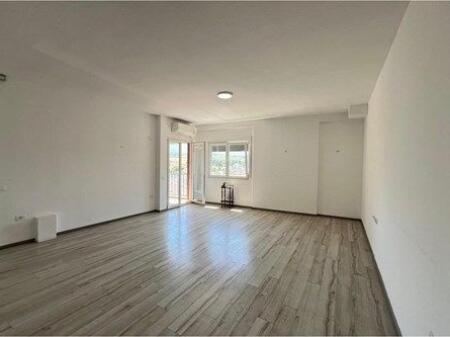  Shitet apartament i ri 3+1 në Ali Demi, Tiranë
