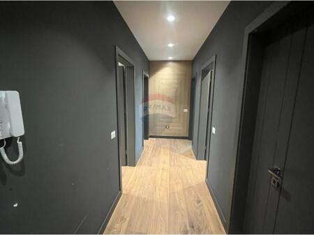 Shitet apartament 2+1+2 tek Liqeni i Thate