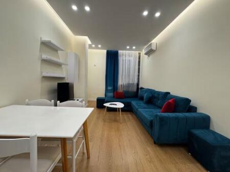 VENDIAMO APPARTAMENTO 1+1 VICINO ALL'HOTEL COLOSSEO, STRADA DI DURRËS !!! 140.000 €