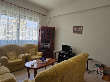 APPARTAMENTO 2+1+2 IN AFFITTO VICINO AL MERCATO DI FRUTTA E VERDURA DURRËS