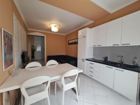 AFFITTASI APPARTAMENTO 1+1 NEL CENTRO DI TIRANA 850 € /Mese