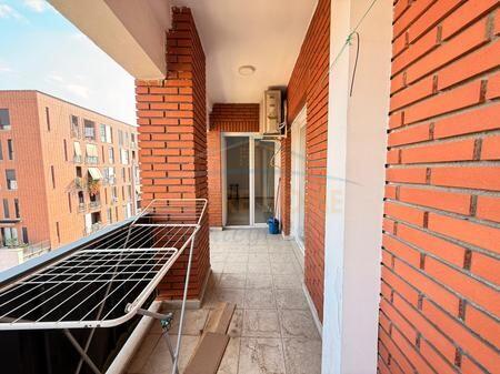 Shitet, Apartament 3+1, Ali Demi, Tiranë.