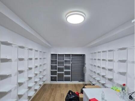 UNIT FOR SALE NEAR WILLSON SQUARE