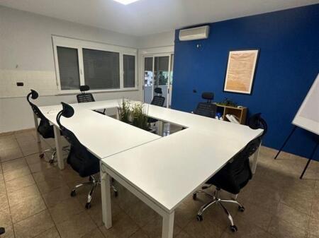  Ufficio in Affitto – Bllok, Tirana