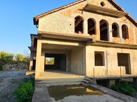  SHITET VILË 2 KATËSHE NË SHIJAK – AFËR AJMAN PARK 