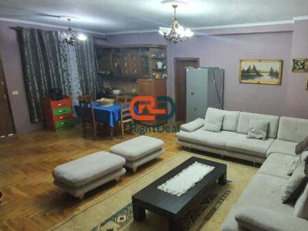 Tek Ish Parku, Shitet Apartament 2+1, Mundesi Ideale Investimi !!