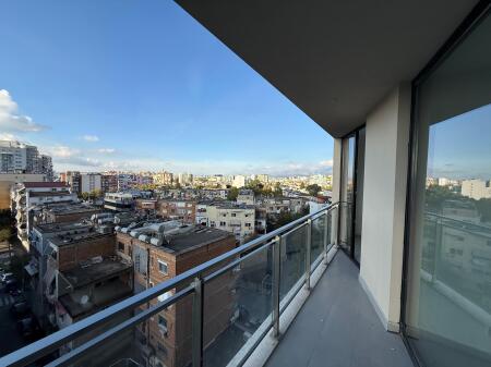  Ufficio in affitto – Golden Tower, Mine Peza  152 m² superficie totale  3 ampi ambienti di lavoro  2 bagni  Posto auto incluso