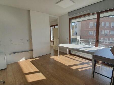  Ufficio in Affitto presso Hilton, vicino a Delijorgji – 200 m²