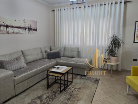  Affittasi Appartamento 1+1, Zona della Scuola di Balletto, Tirana