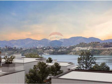 Apartament 3+1 me oborr / Liqeni i Farkes