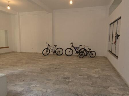 Ambiente per ufficio con superficie di 70 m2