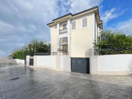 RENT, PREMIUM INDIVIDUAL VILLA with YARD, DRY LAKE