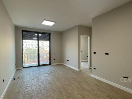 Affittasi appartamento 2+1+2 balconi vicino alla Scuola Rossa! 650 € /Mese