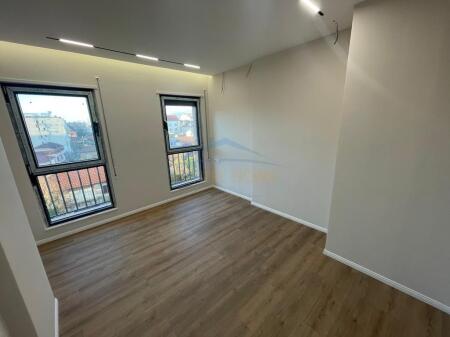 Shitet, Apartament 2+1, Pazari i Ri, Rruga Qemal Stafa Tiranë.