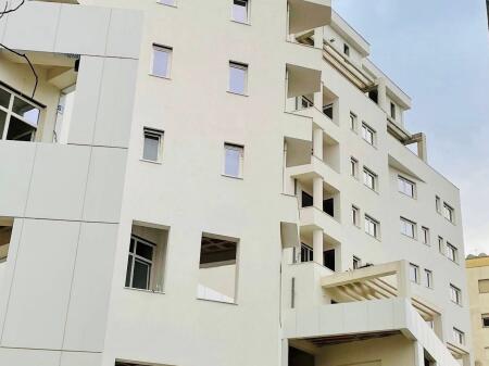 2+1,i mobiluar per here te pare,te donika center ,rruge e durresit,cmimi 1000 euro