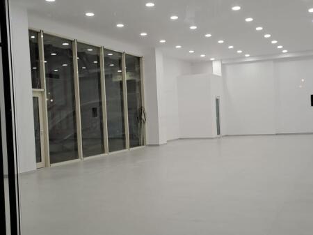  Showroom in affitto vicino a Hilton Garden Inn!