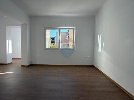  Shitet Apartament 2+1 – Zona Xhamlliku 