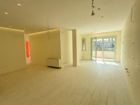 Shitet Apartament, zona e Tufines