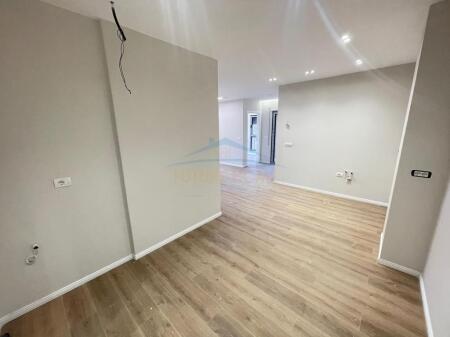 MUNDESI INVESTIMI Shitet apartament 2+1 Pazari i ri