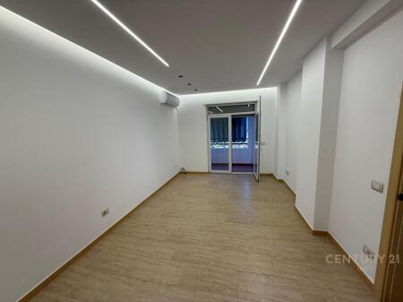 Locale per ufficio in Via Kavaja.