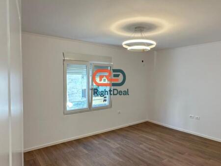 Shitet Super Apartament 2+1 I Sapo Investuar, Buze Rruges Kongresi I Manastirit !!!