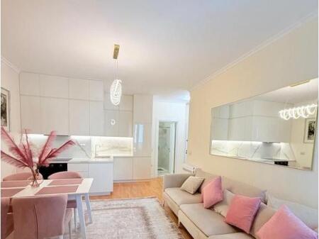 Appartamento Moderno 2+1 in Affitto in Via Kosovarëve – Posizione Ricercata!