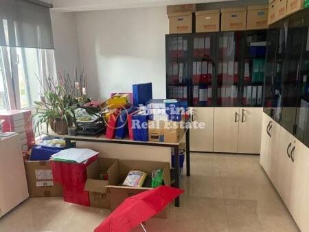 Affitto, Locale Commerciale, Myslym Shyri, 1400 Euro/Mese