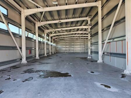 AMBIENTE COMMERCIALE IN AFFITTO, CAPANNONE STRADA SECONDARIA AUTOSTRADA TIRANA DURRES