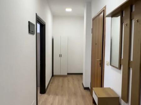 Shitet apartament 2+1, Komuna e Parisit