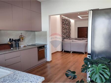 Casa privata 3+1 in affitto a Xhamllik.