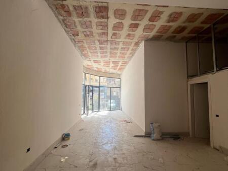 NEGOZIO IN AFFITTO 104 M2 VIA DURRESIT 1.400 EURO