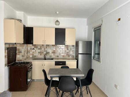  Jepet me Qira Apartament 2+1 në Zonën 5 Maji
