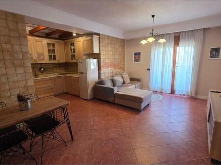 Shitet Apartament 2+1+2 në qender prane 9 katesheve