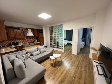  AFFITTO Appartamento 2+1  Vicino a 21-Dhjetori 