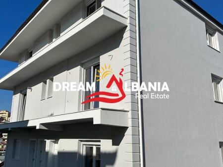 Villa di 3 piani in affitto divisa in 6 appartamenti 1+1 vicino alla rotatoria di Shkoza a Tirana (4251289)