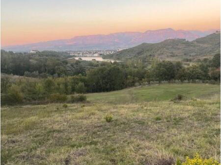 VENDIAMO TERRENO CON UNA SUPERFICIE DI 1925 M2 VICINO AL LAGO DI KASHARI