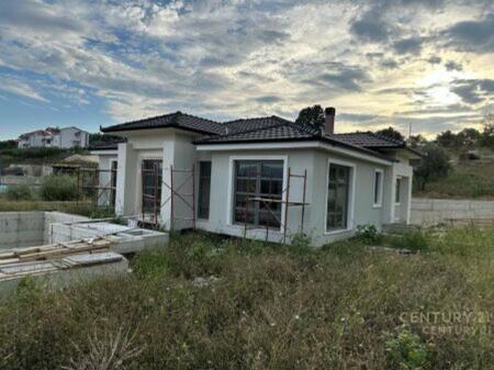Villa Individuale con Piscina in Vendita a Farke!