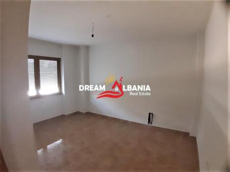 Zyra me qera ne Bllok prane Sky Tower ne Tirane (ID 4261775)