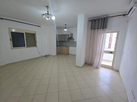 JEPET ME QERA APARTAMENT 1+1 PRANE SHKOLLES KUSHTRIMI I LIRISE  DURRES