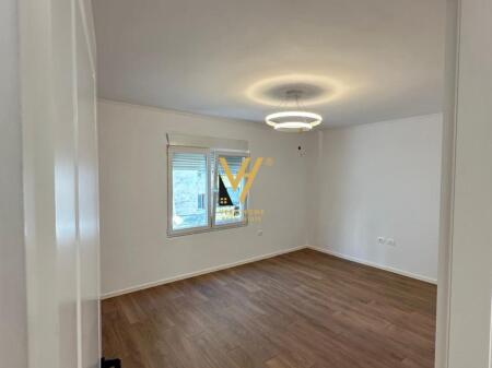 VENDESI APPARTAMENTO 1+1+BLK IN VIA KONGRESI MANASTIRIT 95.000 EURO