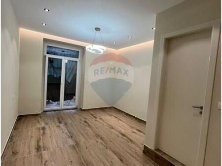 Locale disponibile per ufficio o centro estetico!