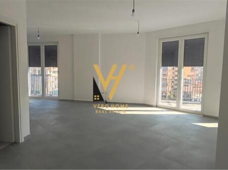 UFFICIO DI 220 M2 IN AFFITTO AL 9° PIANO 2.500 EURO