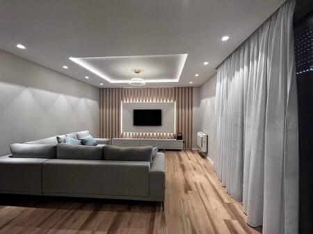 Vendesi in vendita super appartamento 1+1 alla Residenza “Sofia” vicino a Teg!
