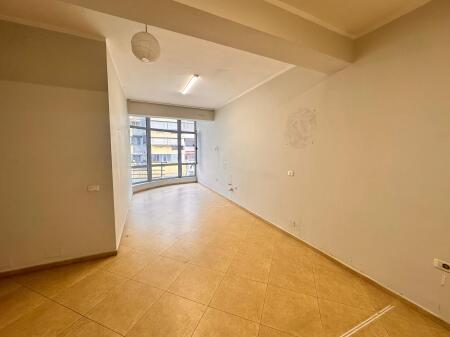  Appartamento 2+1 in Affitto per Business – Zona del Parco (Palazzo di Anxhelos), vicino al Condor Center