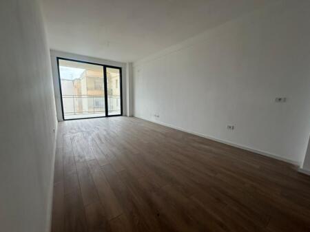  Locale in Affitto – Ideale per Uffici o Cliniche  Residenza Mine Peza